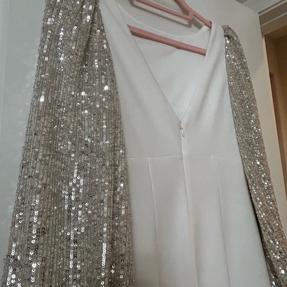 Eliza J gown, with gold sequin sleeves - Picture 4 of 6